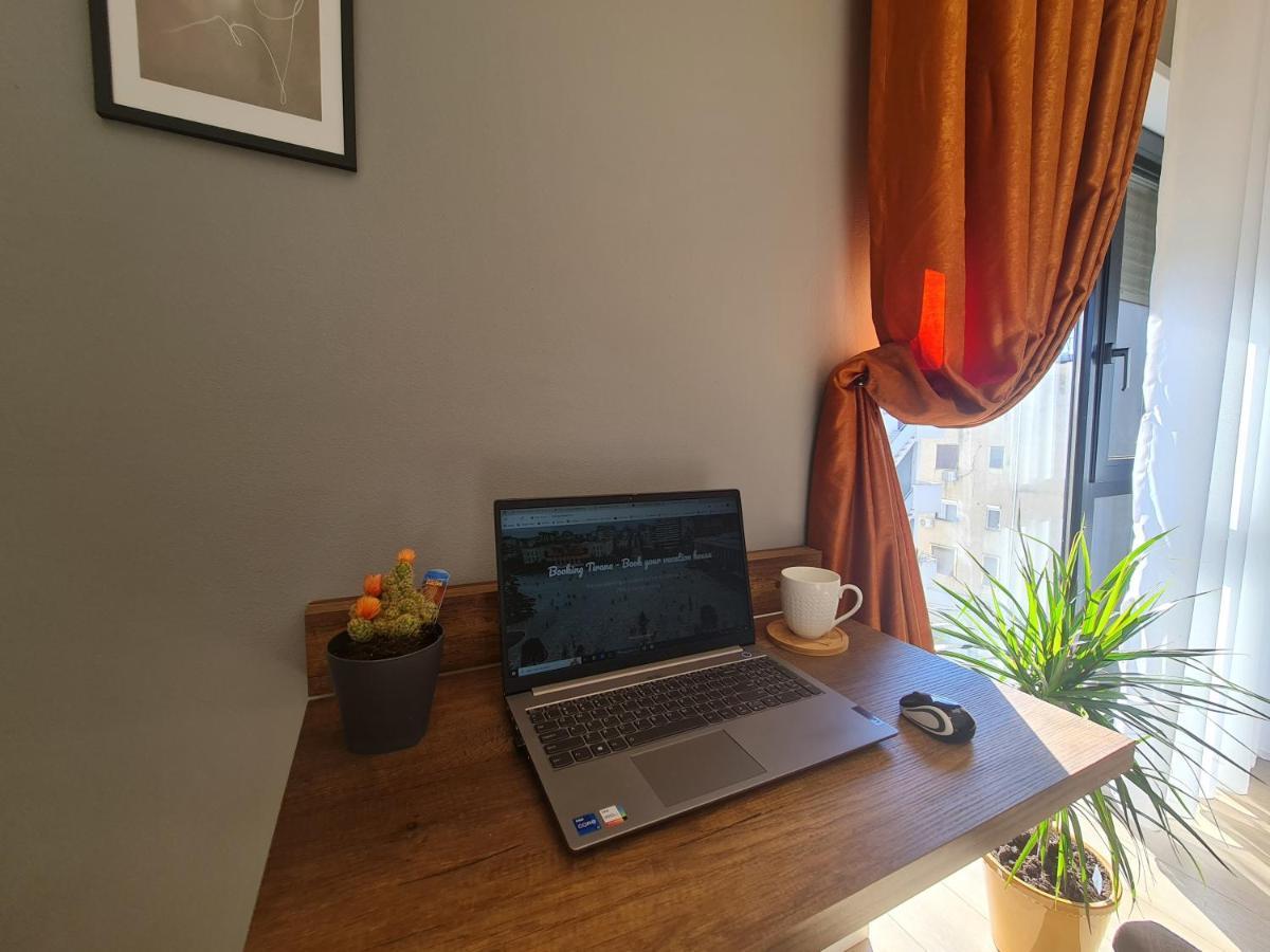 Sunny Apartment - Blloku Tirana, Near Lake Εξωτερικό φωτογραφία