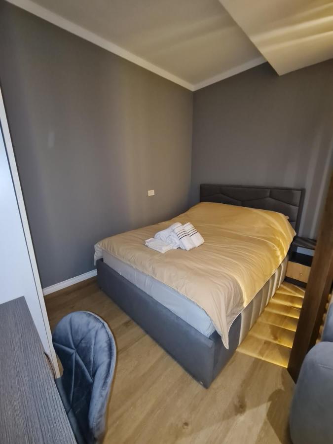 Sunny Apartment - Blloku Tirana, Near Lake Εξωτερικό φωτογραφία