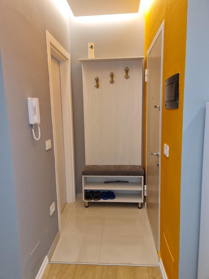 Sunny Apartment - Blloku Tirana, Near Lake Εξωτερικό φωτογραφία