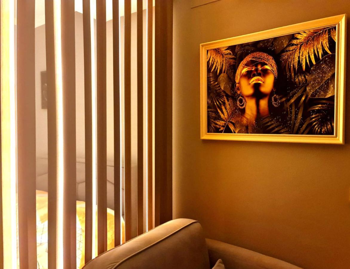 Sunny Apartment - Blloku Tirana, Near Lake Εξωτερικό φωτογραφία